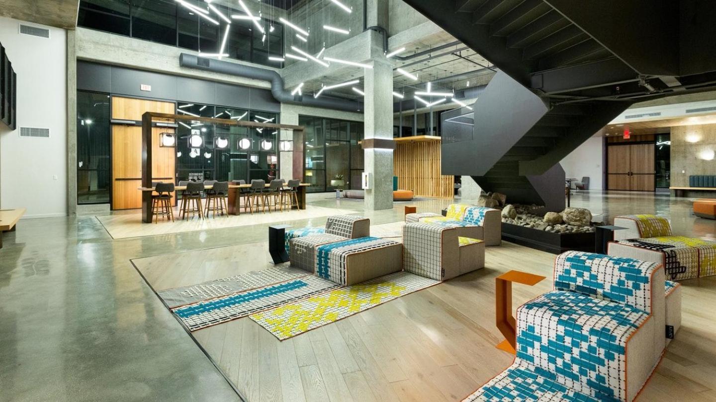Hollywood Luxe 2br Retreat Pool&2freeparking Spots