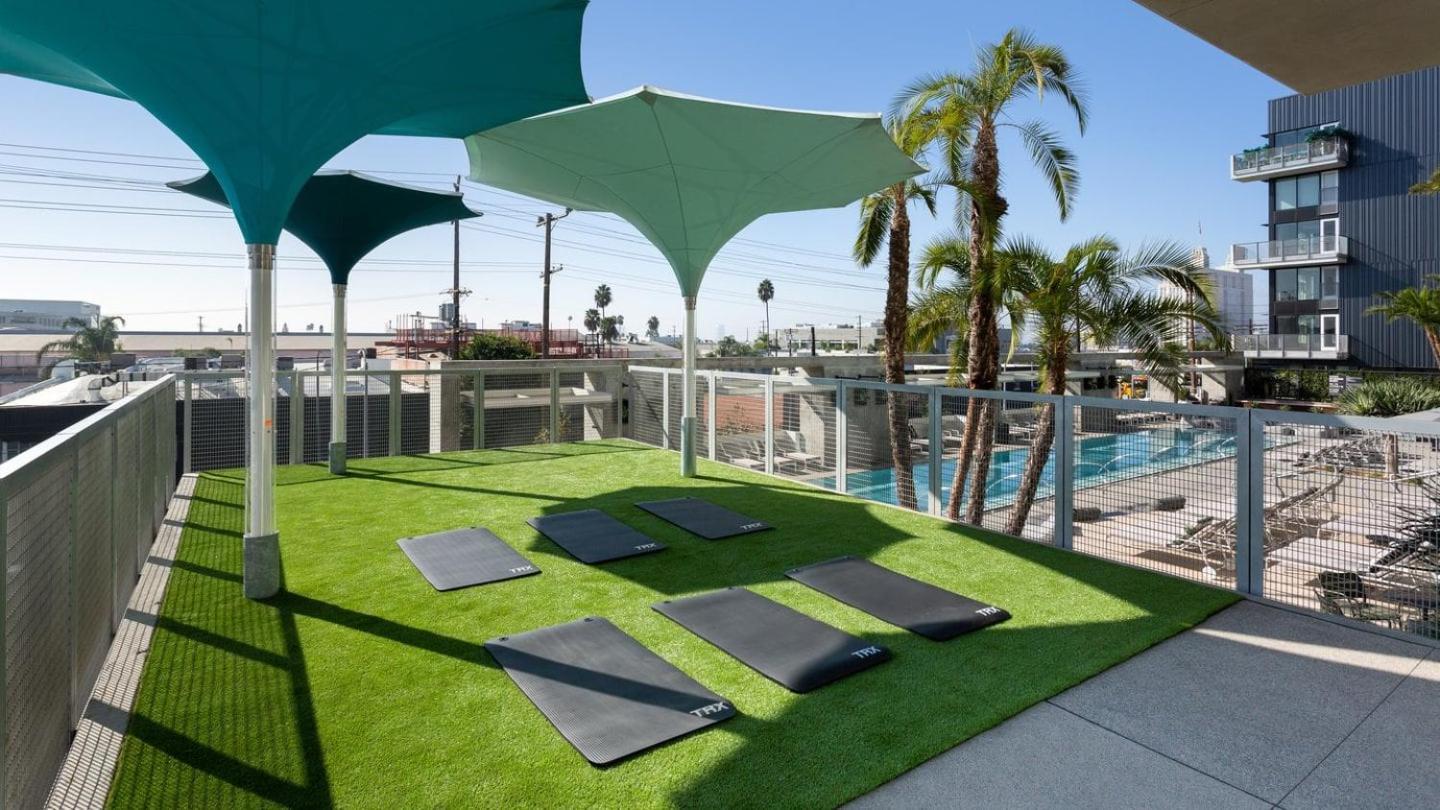 Hollywood Luxe 2br Retreat Pool&2freeparking Spots *