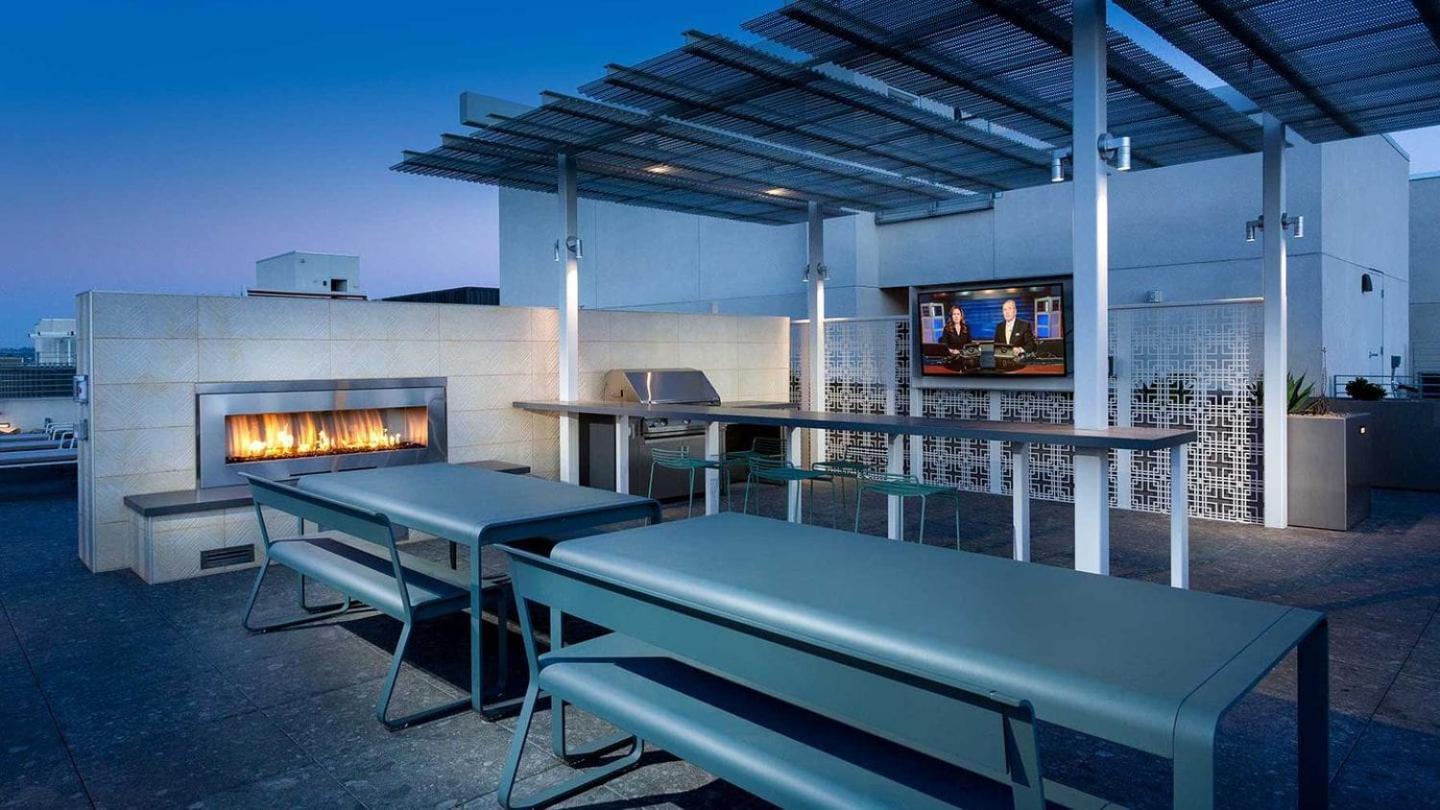 Hollywood Luxe 2br Retreat Pool&2freeparking Spots *