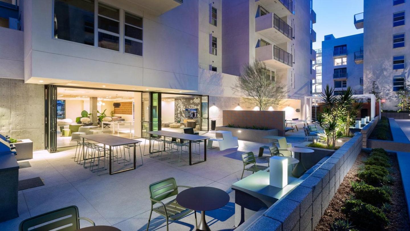 Hollywood Luxe 2br Retreat Pool&2freeparking Spots Apartment Los Angeles