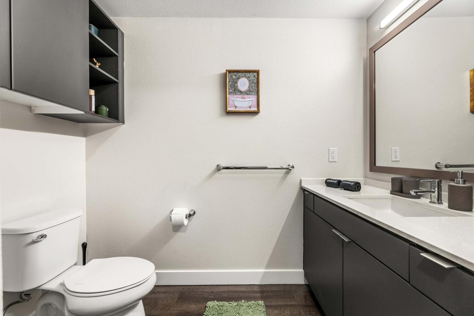 Hollywood Luxe 2br Retreat Pool&2freeparking Spots