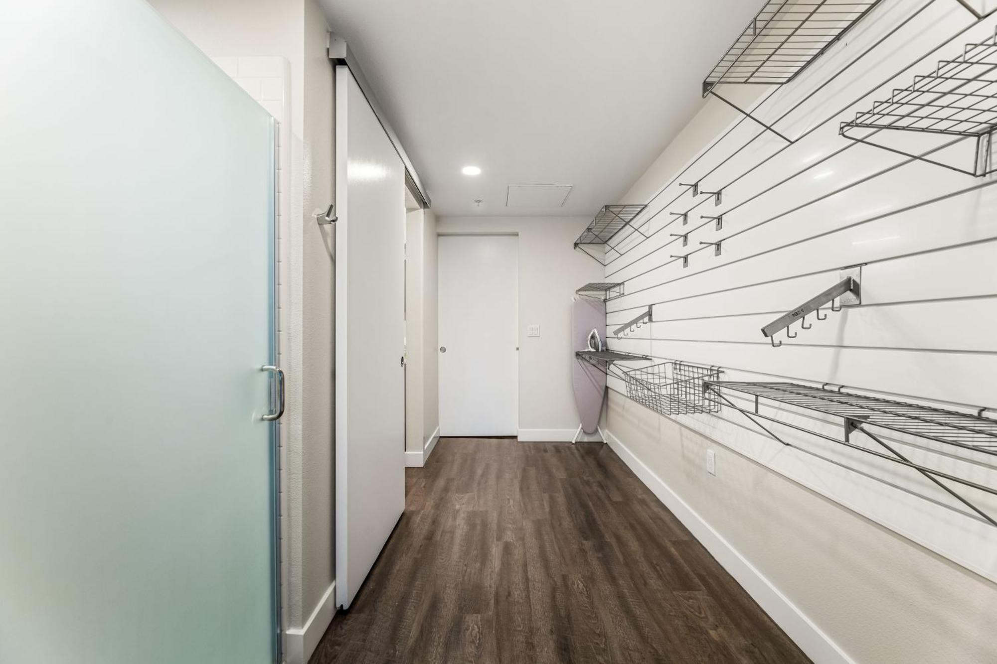 Hollywood Luxe 2br Retreat Pool&2freeparking Spots Apartment