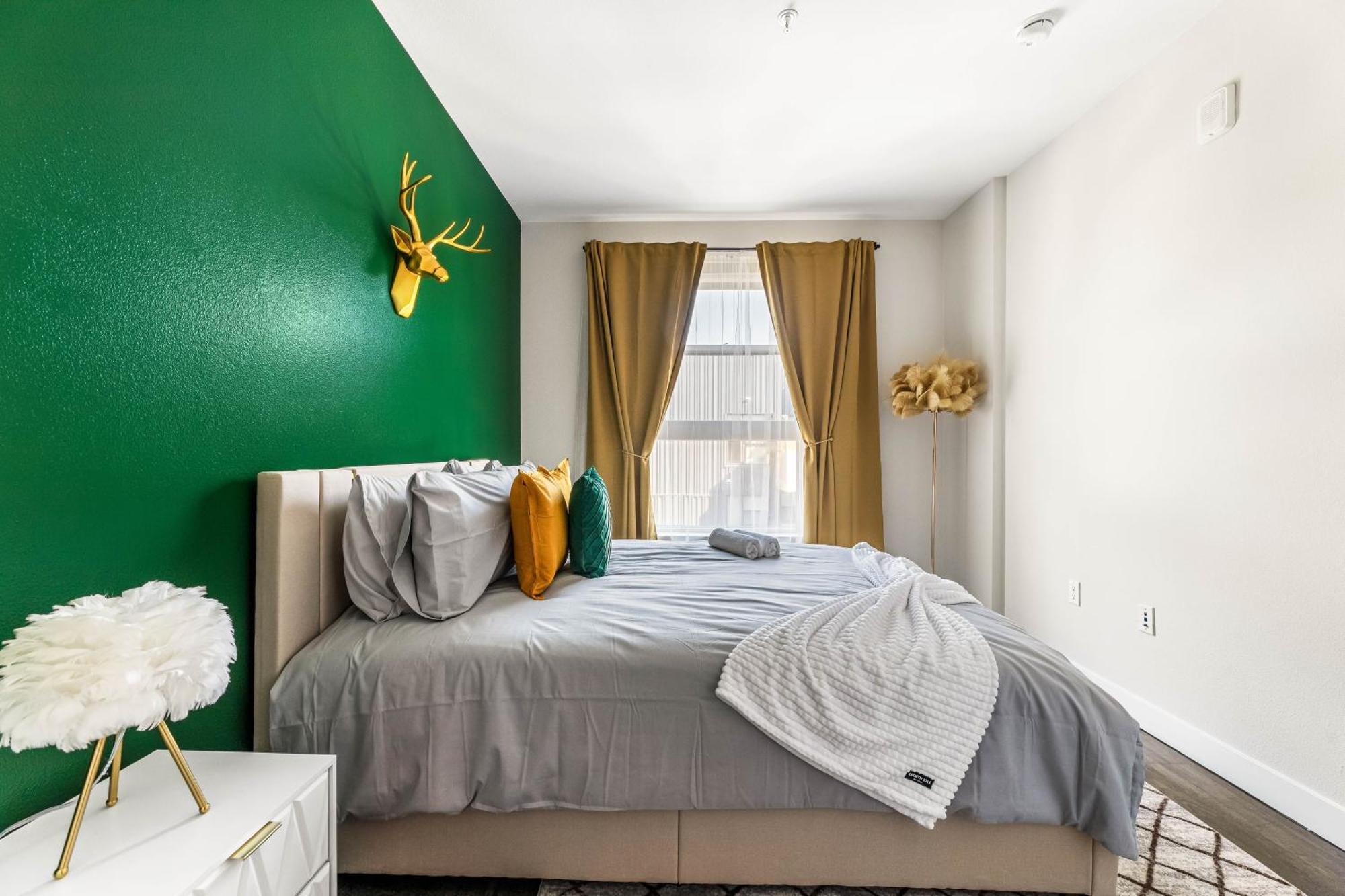 Hollywood Luxe 2br Retreat Pool&2freeparking Spots Apartment Los Angeles