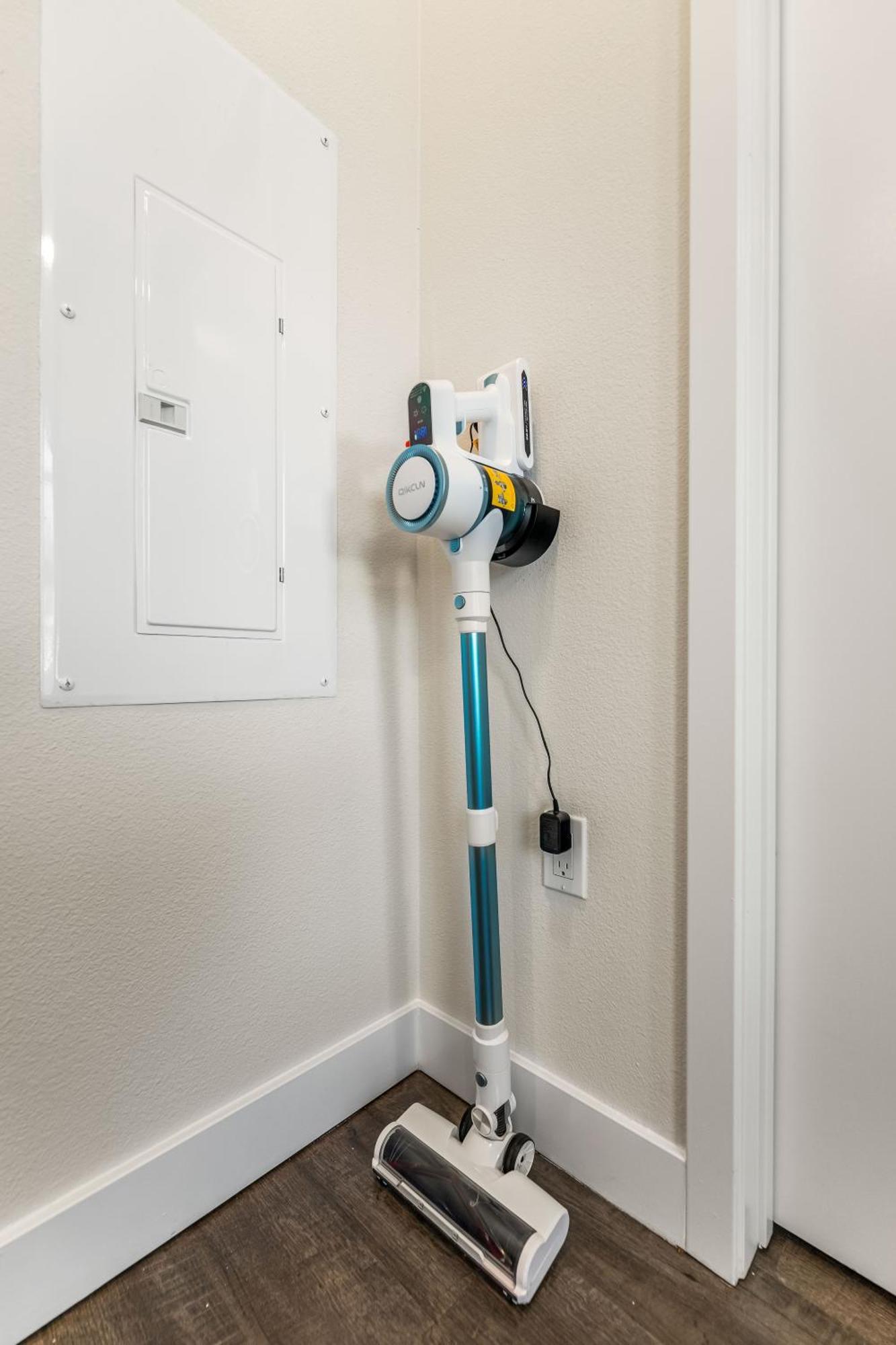 Hollywood Luxe 2br Retreat Pool&2freeparking Spots